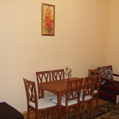 Apartment Viatores Leopoli Esterno foto